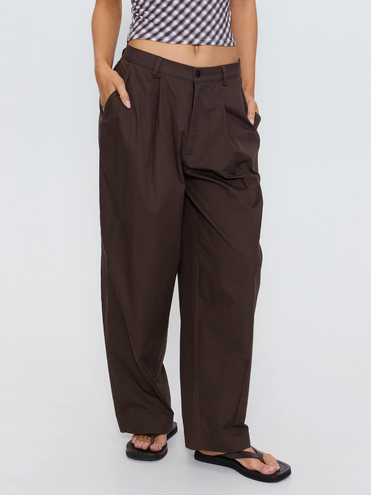 Freddie Tapered Pleat Pant - Brown