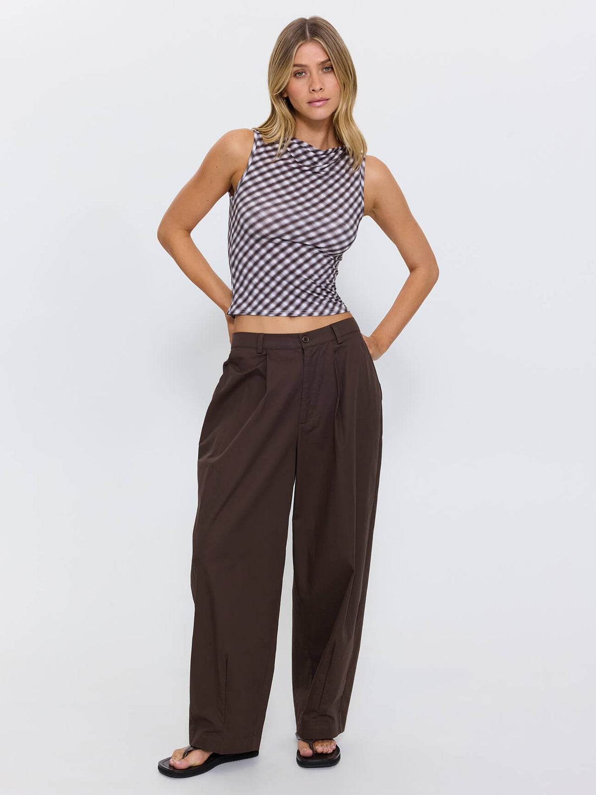 Freddie Tapered Pleat Pant - Brown