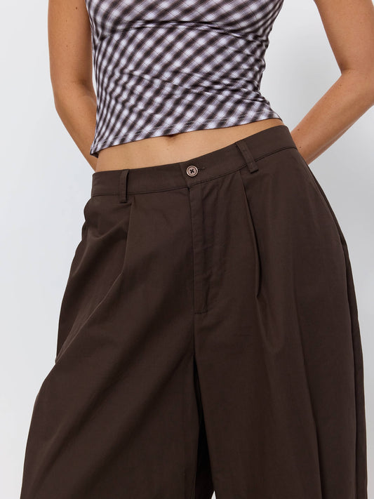 Freddie Tapered Pleat Pant - Brown
