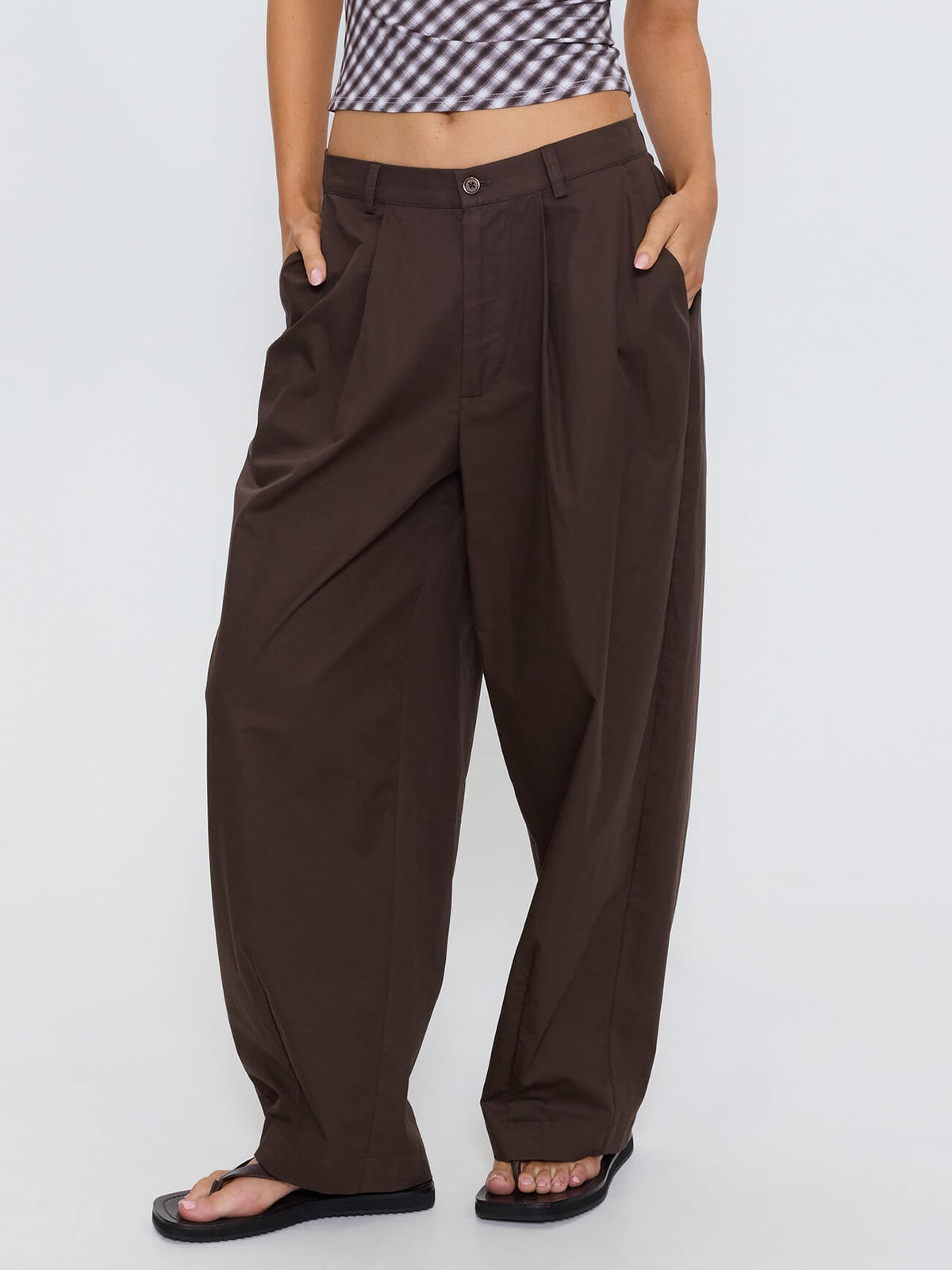 Freddie Tapered Pleat Pant - Brown